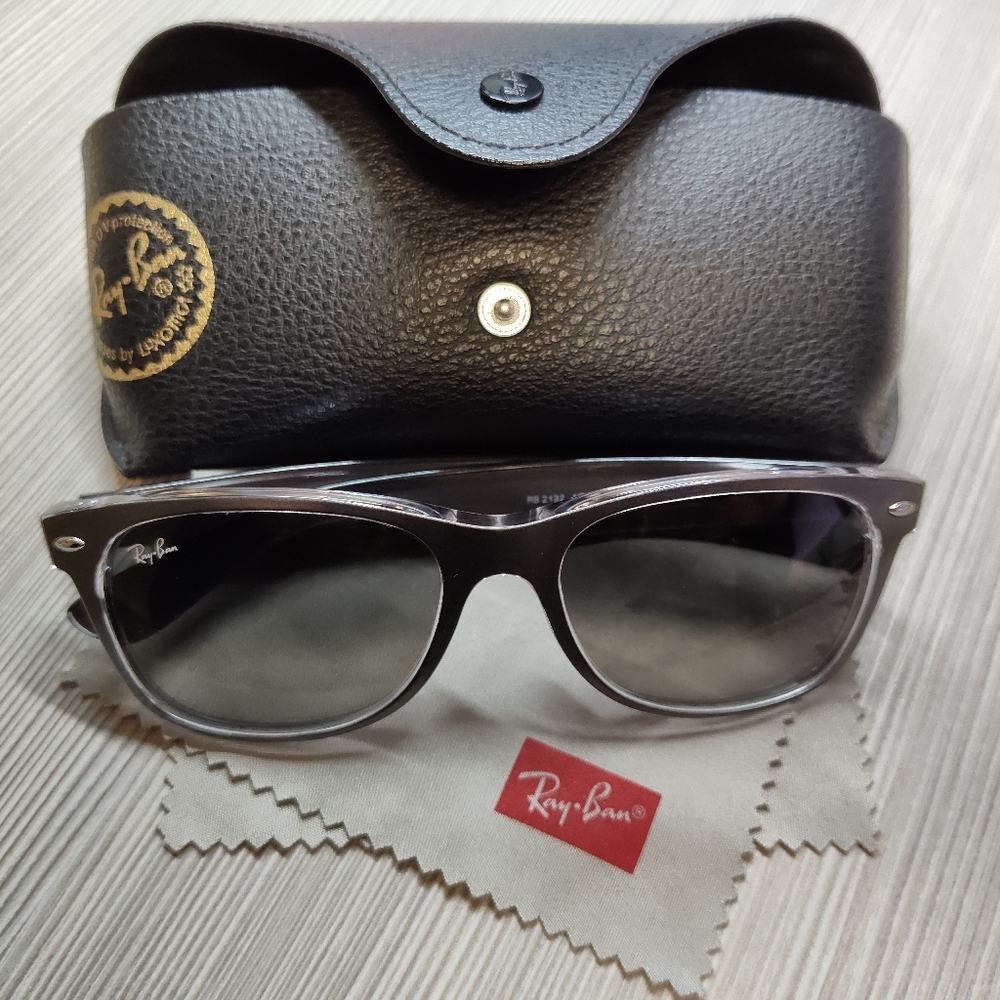 Ray-Ban Wayfarer Sunglasses